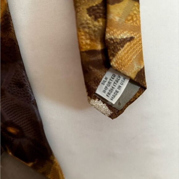 Set of 3 Vintage Ties | Blair, Damon, Oscar de la Renta | Silk | Floral & Ornate - Picture 7 of 11